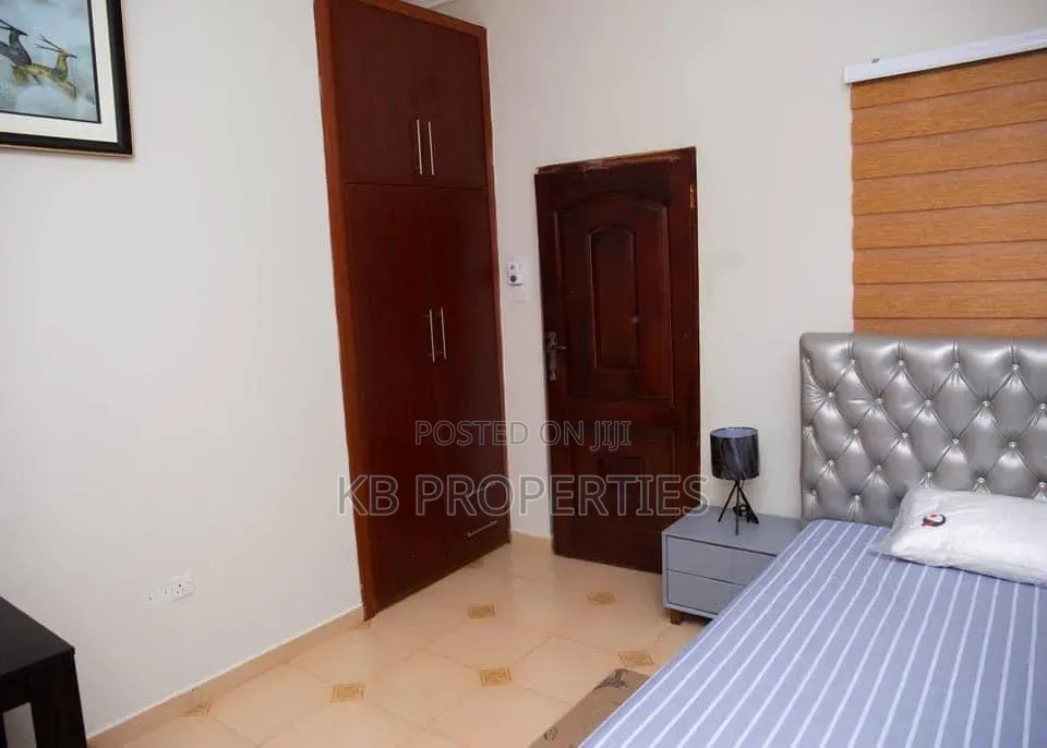 4bdrm House in Kb Properties, Baatsona Total for rent