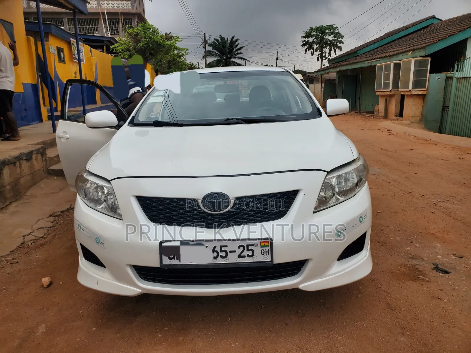 Toyota Corolla Base 4dr Sedan (1.8L 4cyl 5M) 2010 White
