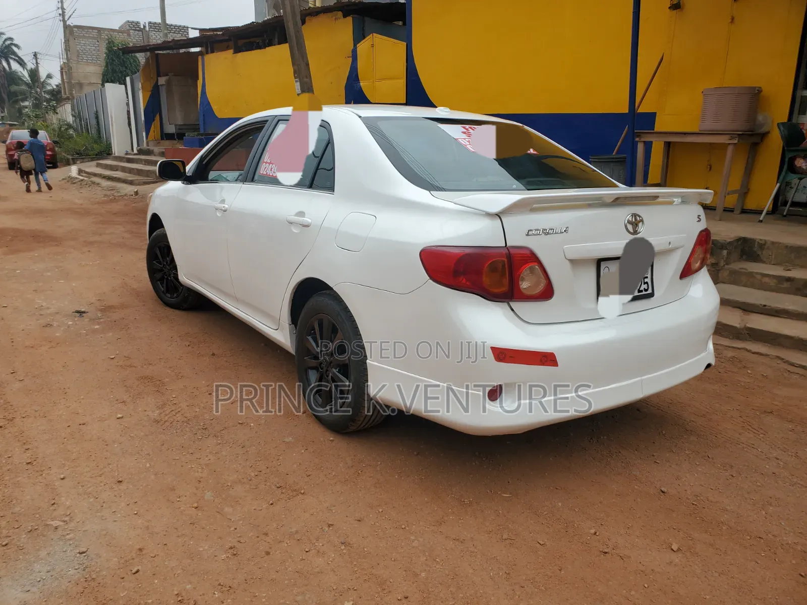 Toyota Corolla Base 4dr Sedan (1.8L 4cyl 5M) 2010 White