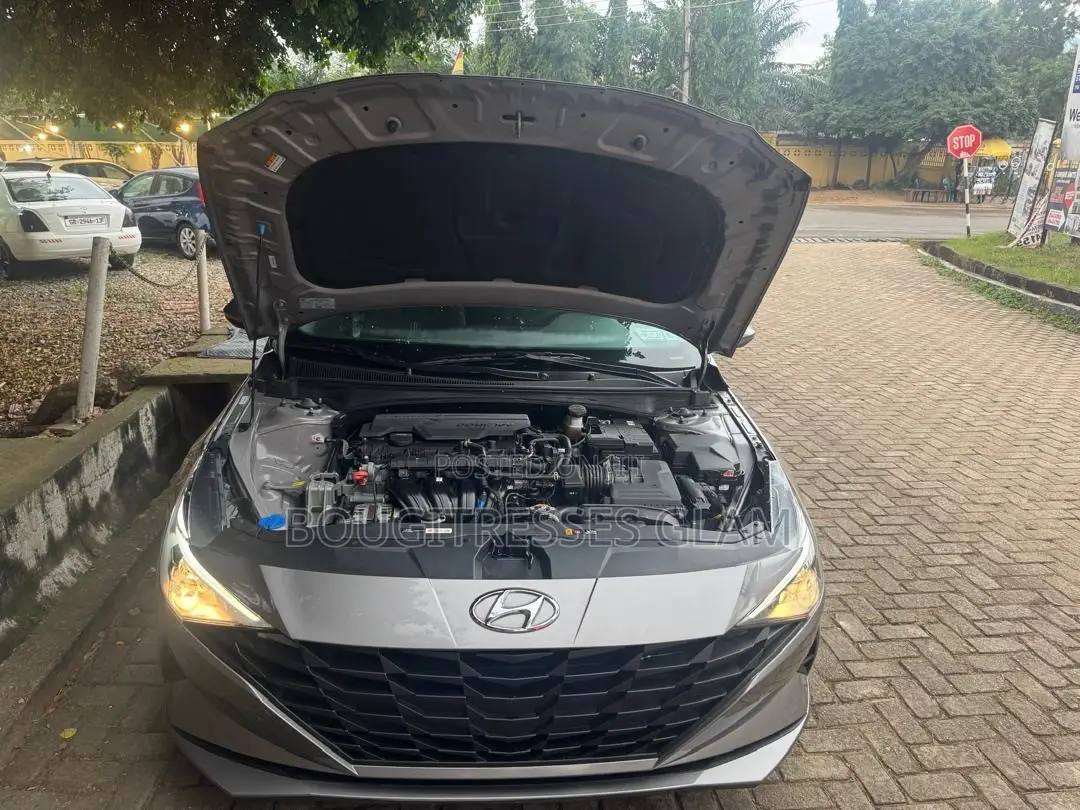 Hyundai Elantra SEL 2024 Gray