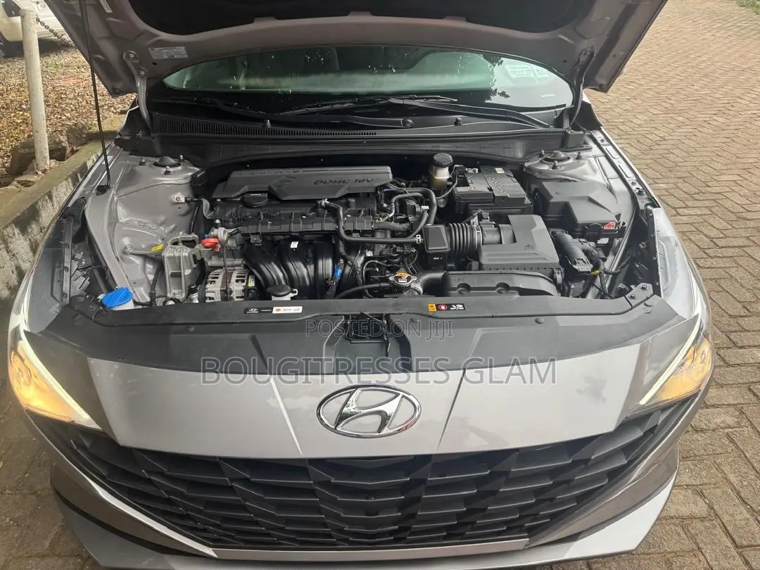 Hyundai Elantra SEL 2024 Gray