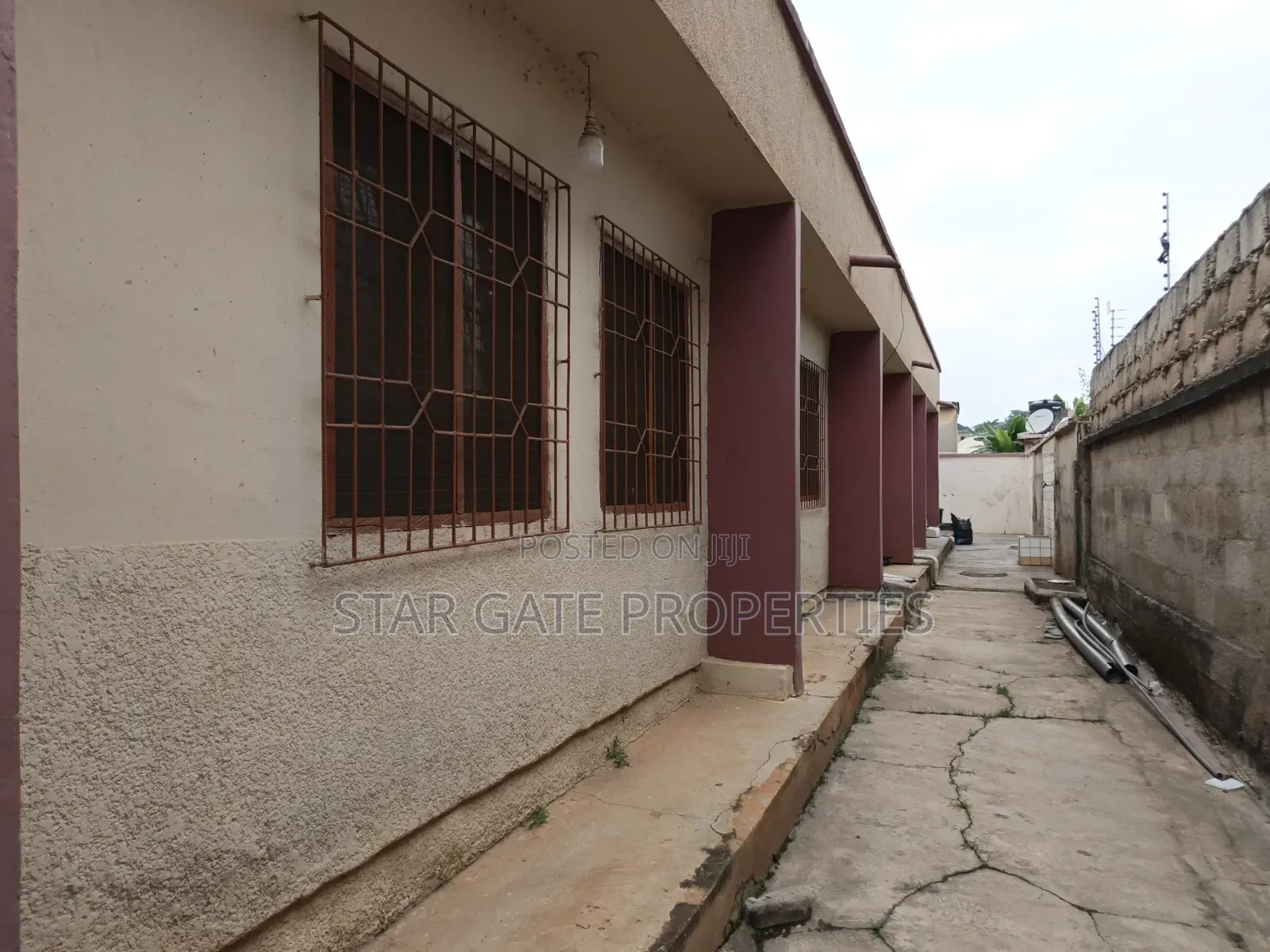 5bdrm House in Near Bantama, Abrepo, Kumasi Metropolitan for sale
