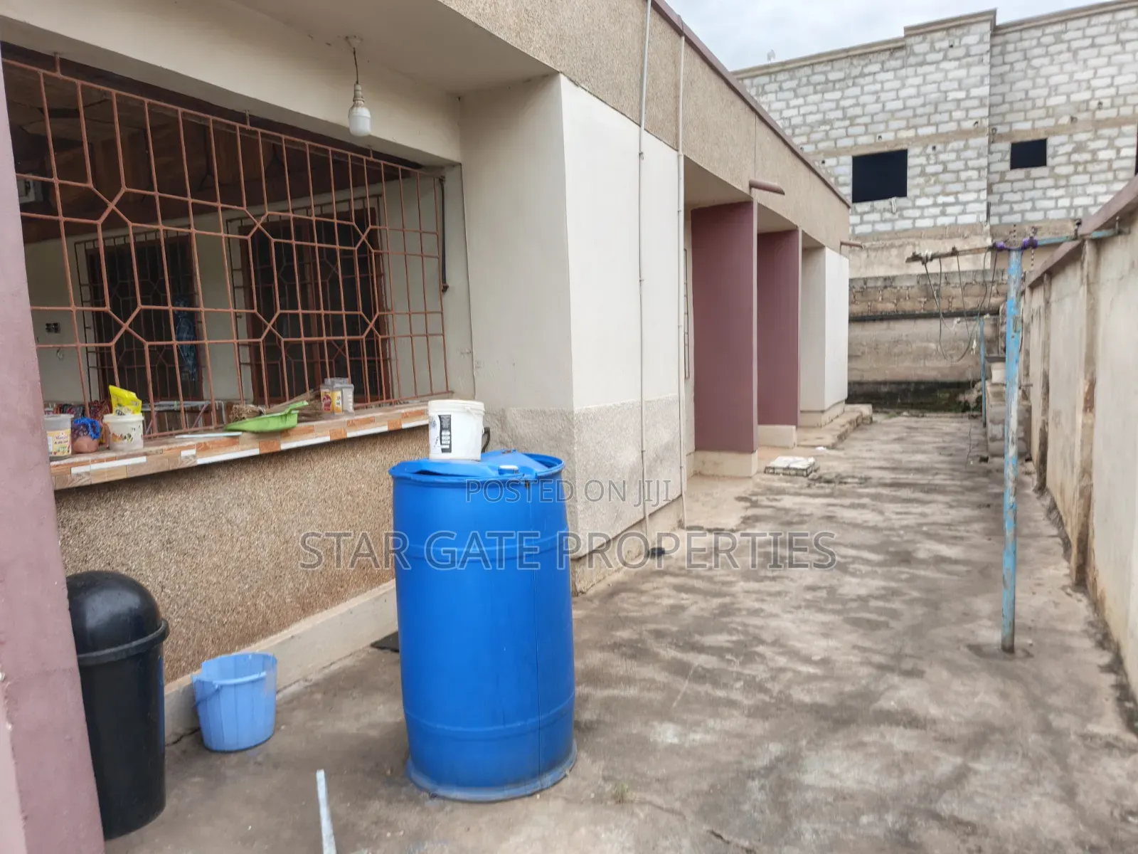 5bdrm House in Near Bantama, Abrepo, Kumasi Metropolitan for sale