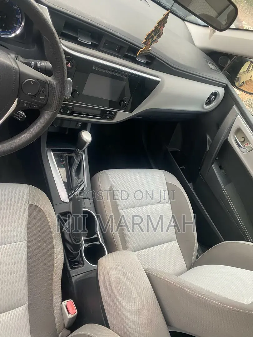 Toyota Corolla LE Eco (1.8L 4cyl 2A) 2018 Black