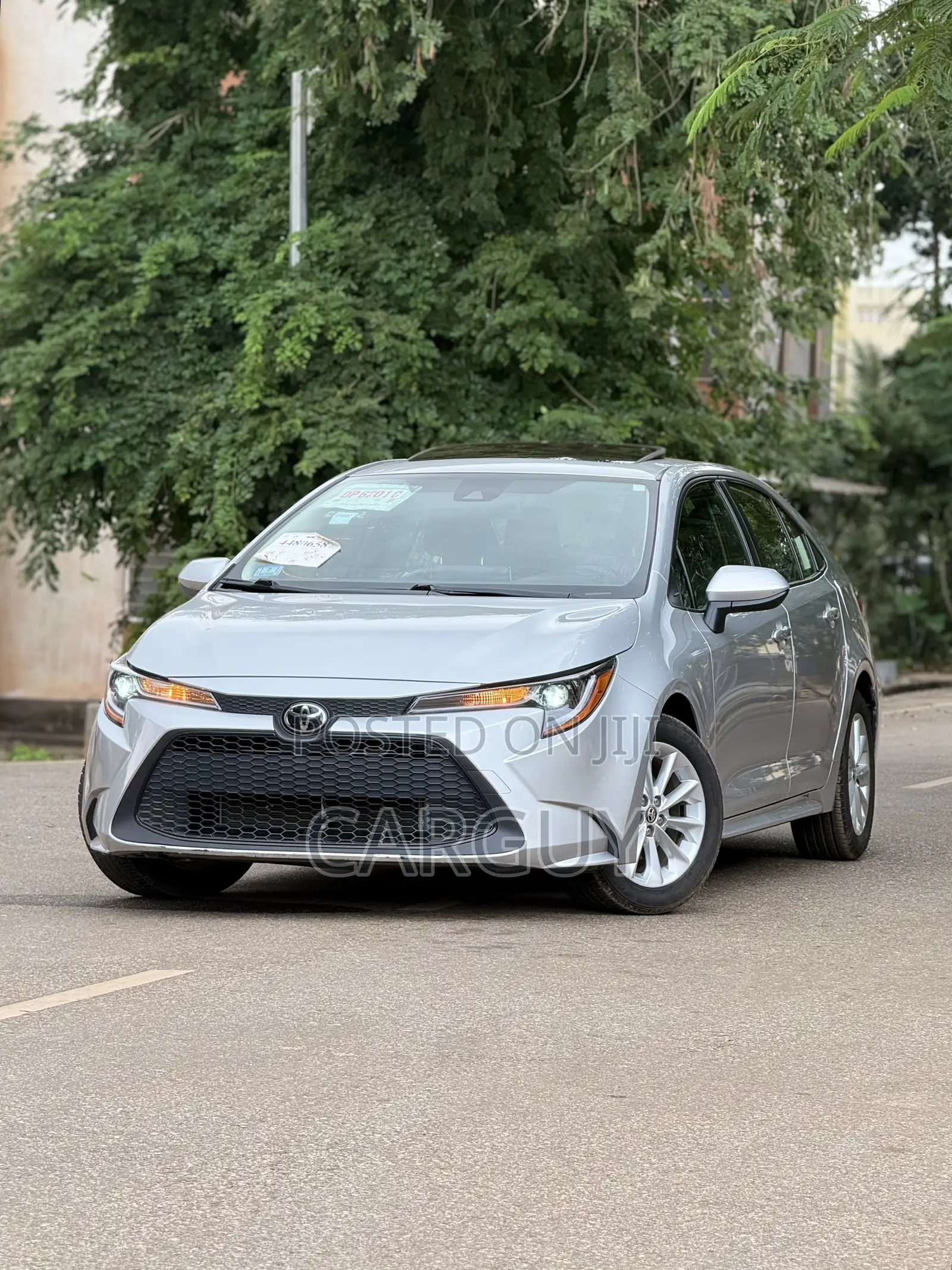 Toyota Corolla LE 2020 Silver