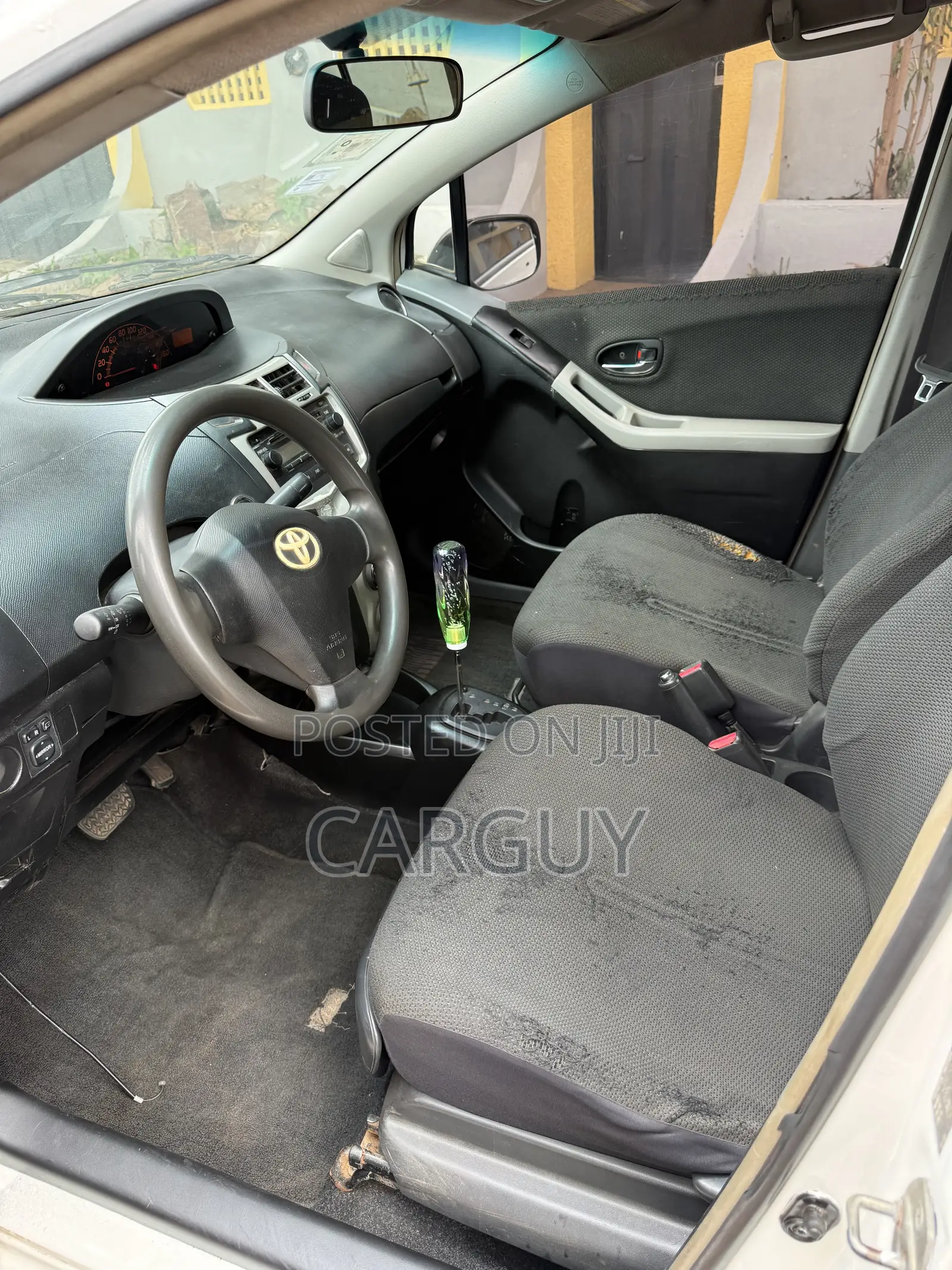 Toyota Vitz 1.3 AWD 3dr 2009 White