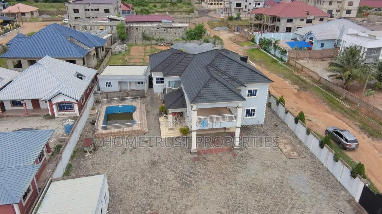 5bdrm Duplex in Achimota Tantra, Mile 7 for sale