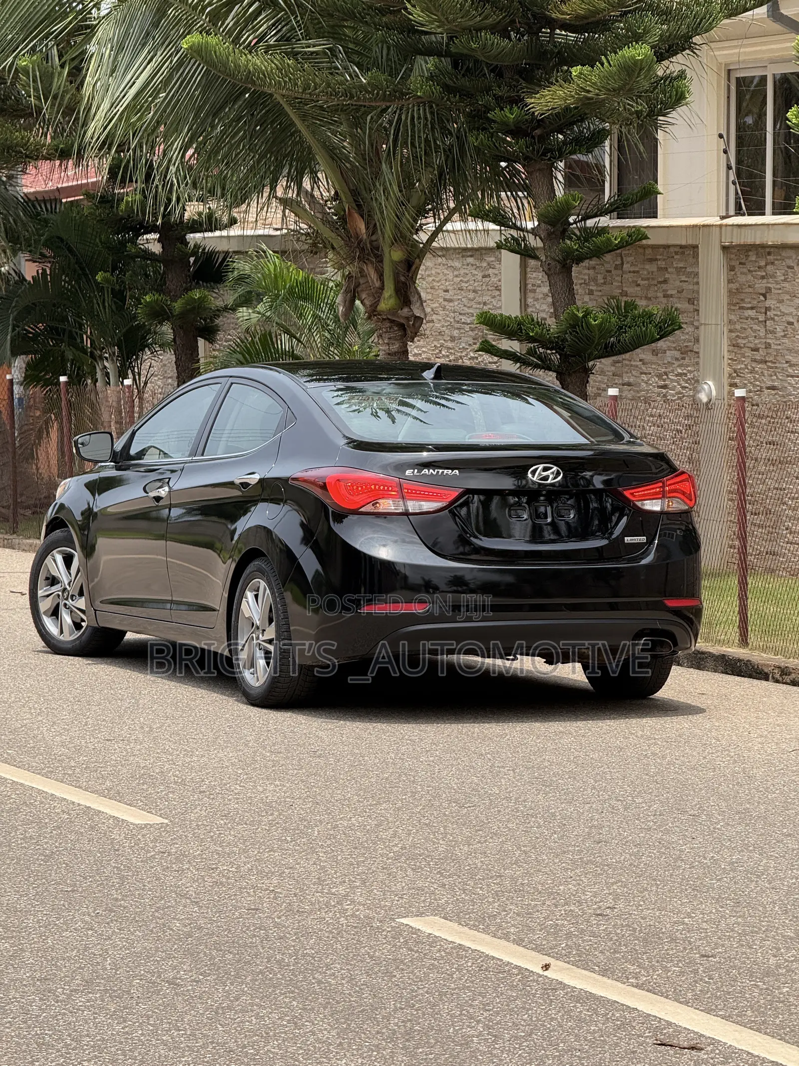 Hyundai Elantra Limited Sedan FWD (1.8L 4cyl 6A) 2016 Black