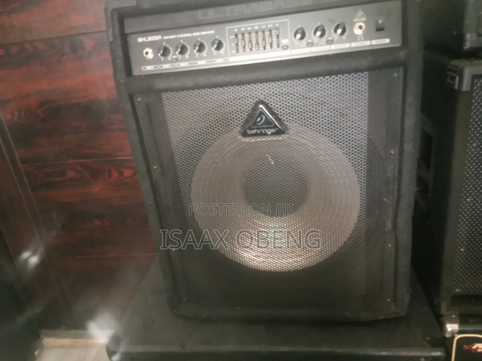 Behringer ULTRABASS 300W Bass Guitar Combo Amp - 15" Speaker