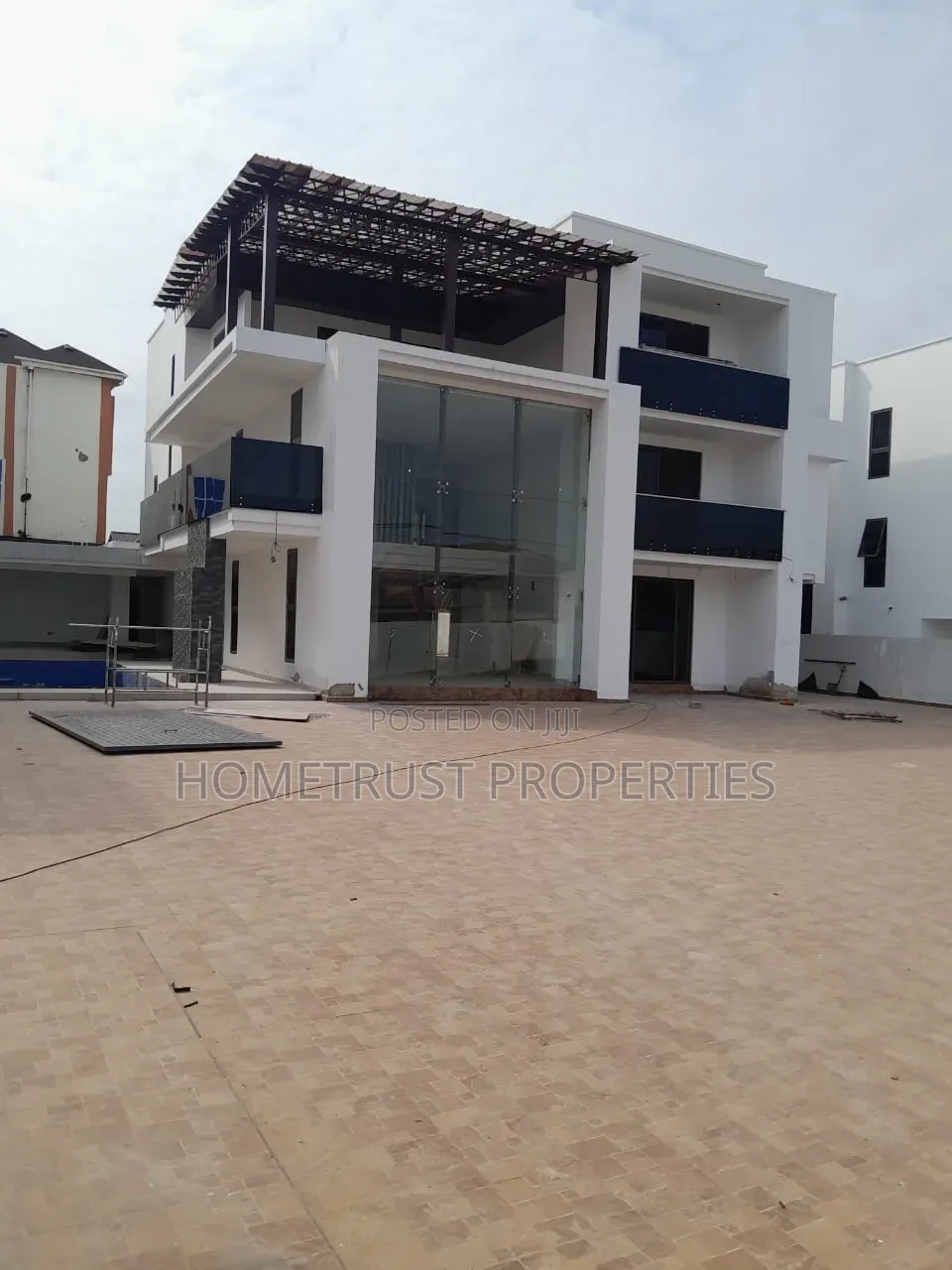 7bdrm Duplex in East Legon, Boundary Road Area for sale