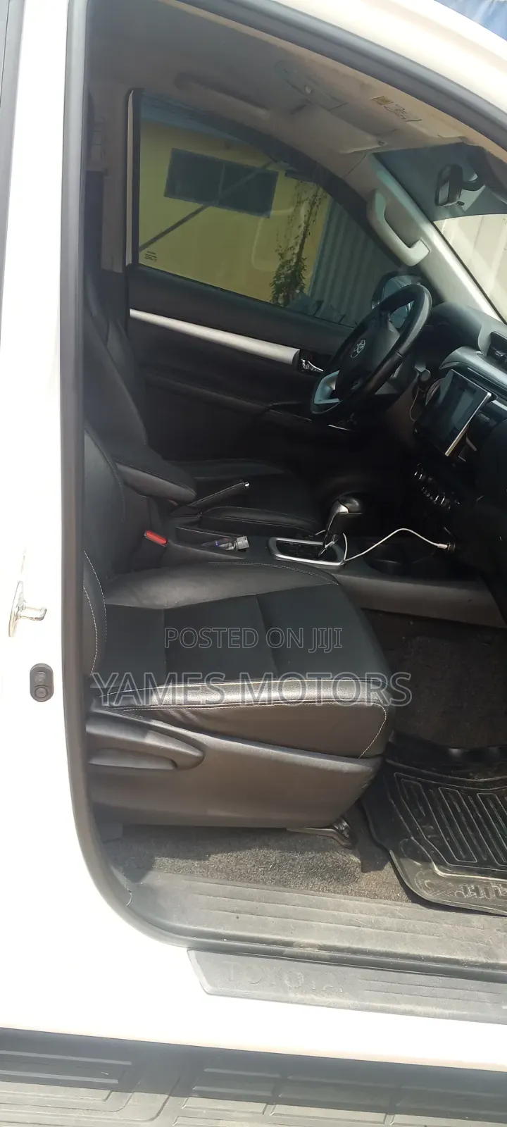 Toyota Hilux 2019 White