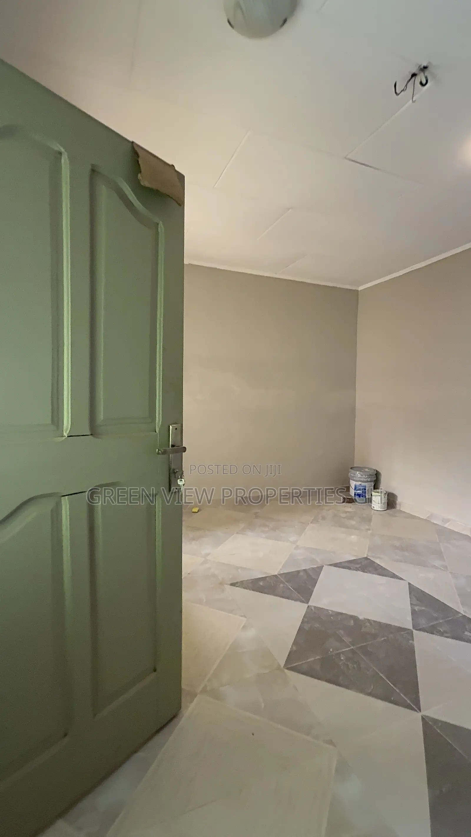 1bdrm Apartment in West Hills Mall Area for rent