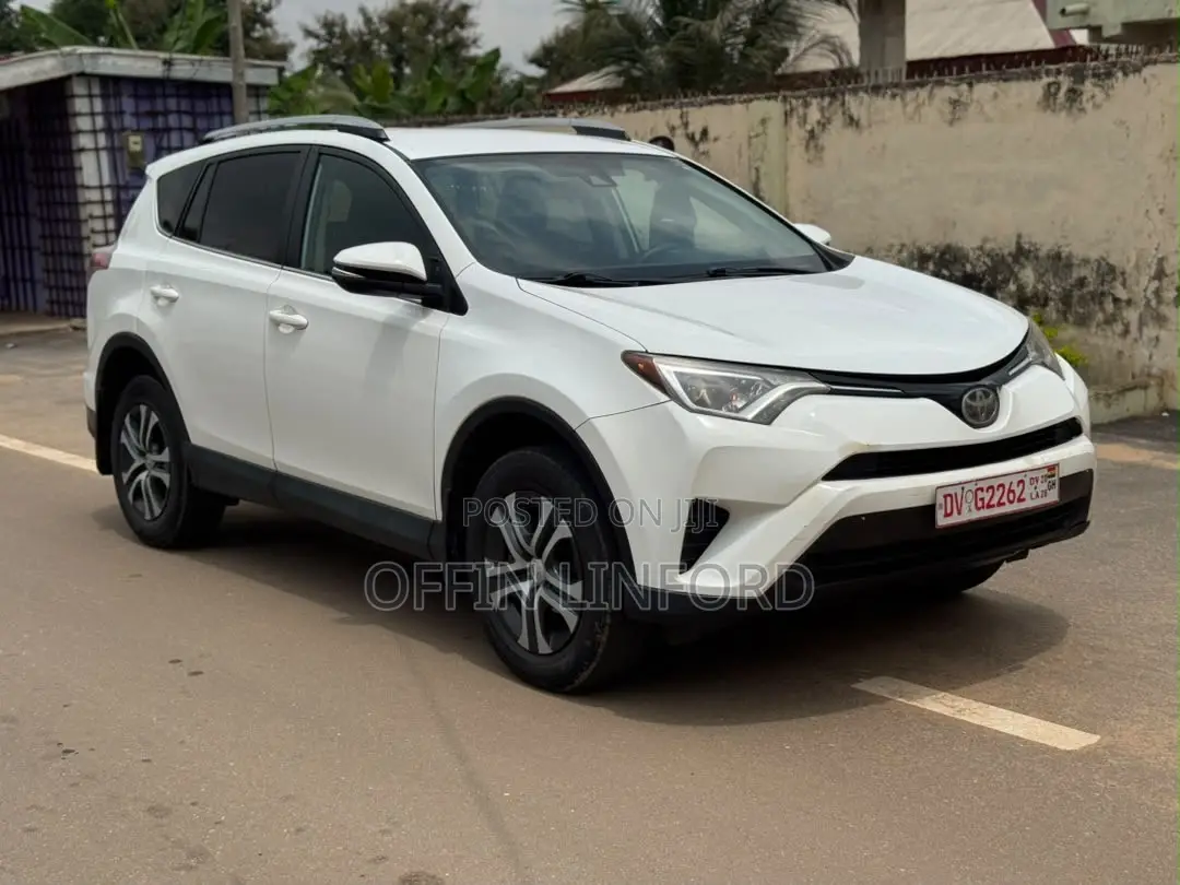Toyota RAV4 LE AWD (2.5L 4cyl 6A) 2017 White