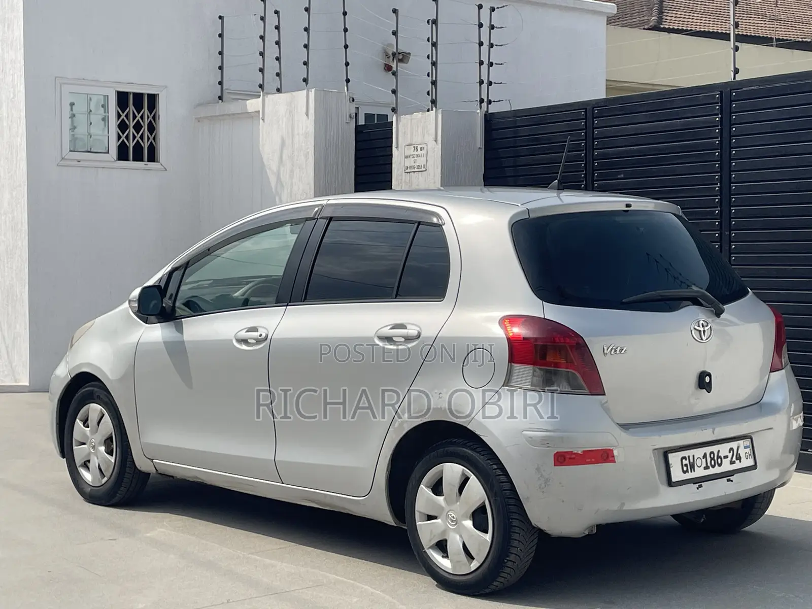 Toyota Vitz 1.3 AWD 5dr 2010 Silver