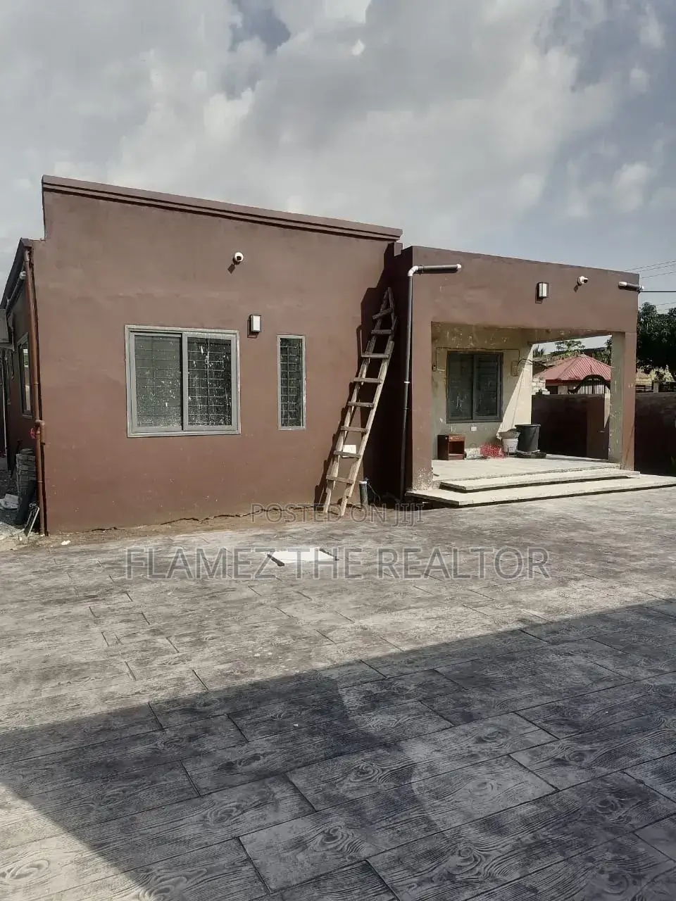 3bdrm House in Reggies Court Estate, Amasaman for sale