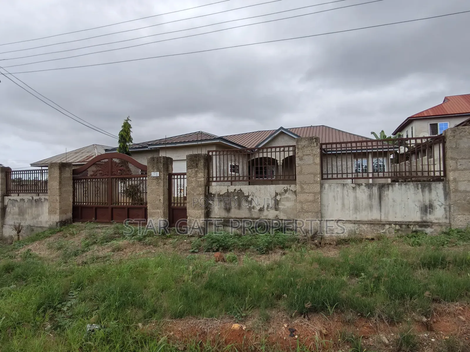 5bdrm House in Appiadu, Kumasi Metropolitan for sale
