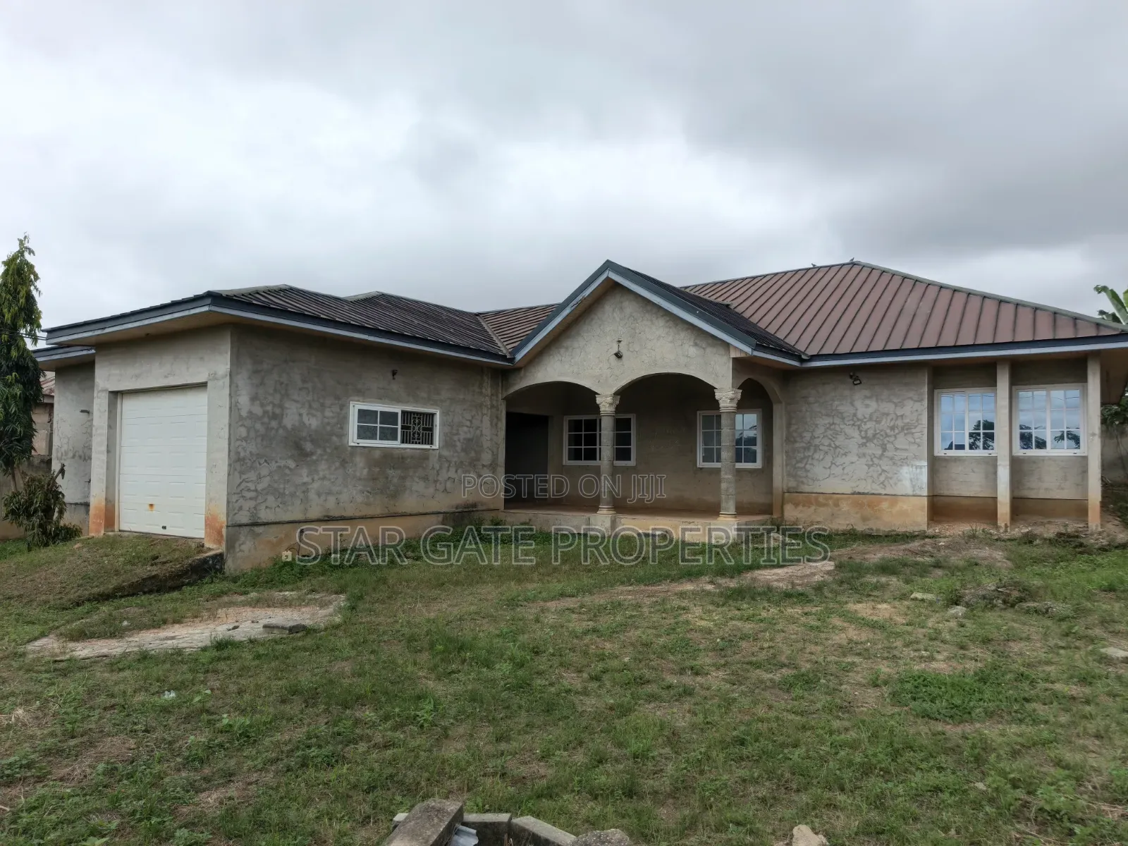 5bdrm House in Appiadu, Kumasi Metropolitan for sale