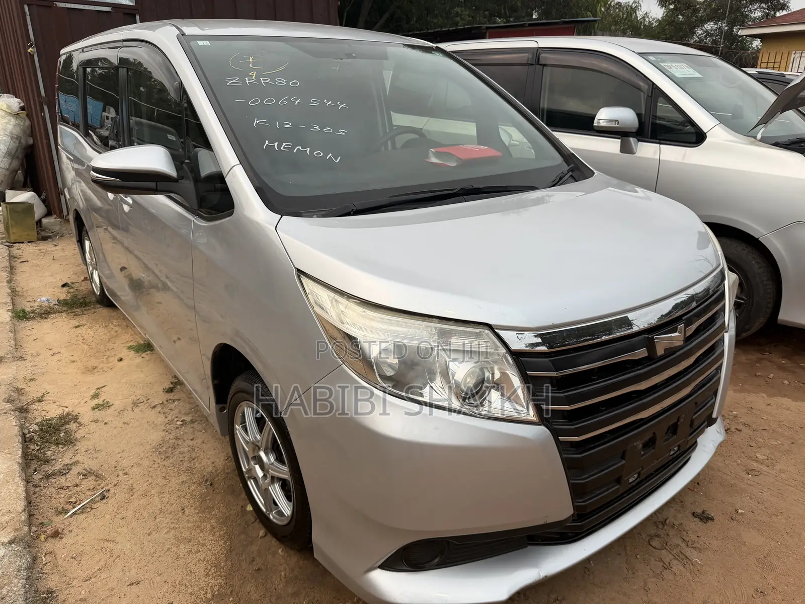 Toyota Noah 2.0 FWD (8 Seater) 2014 Silver