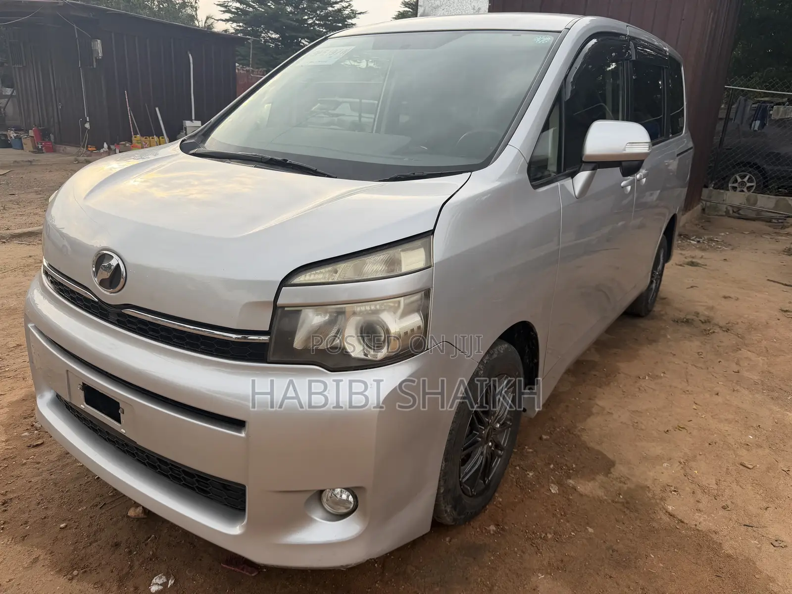 Toyota Voxy ZS 4WD 7-Seater 2013 Silver
