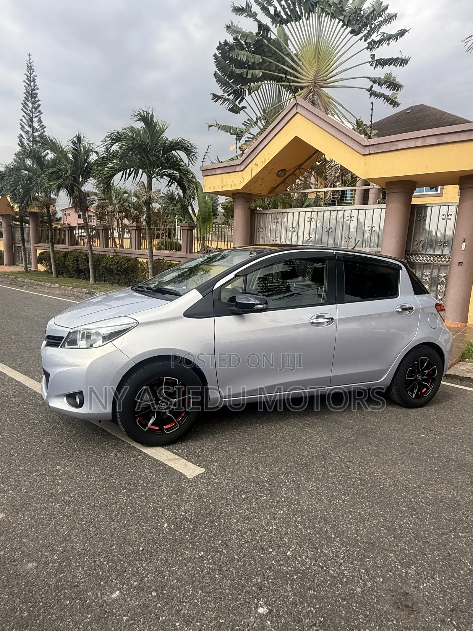 Toyota Vitz 1.3 FWD 5dr 2014 Silver