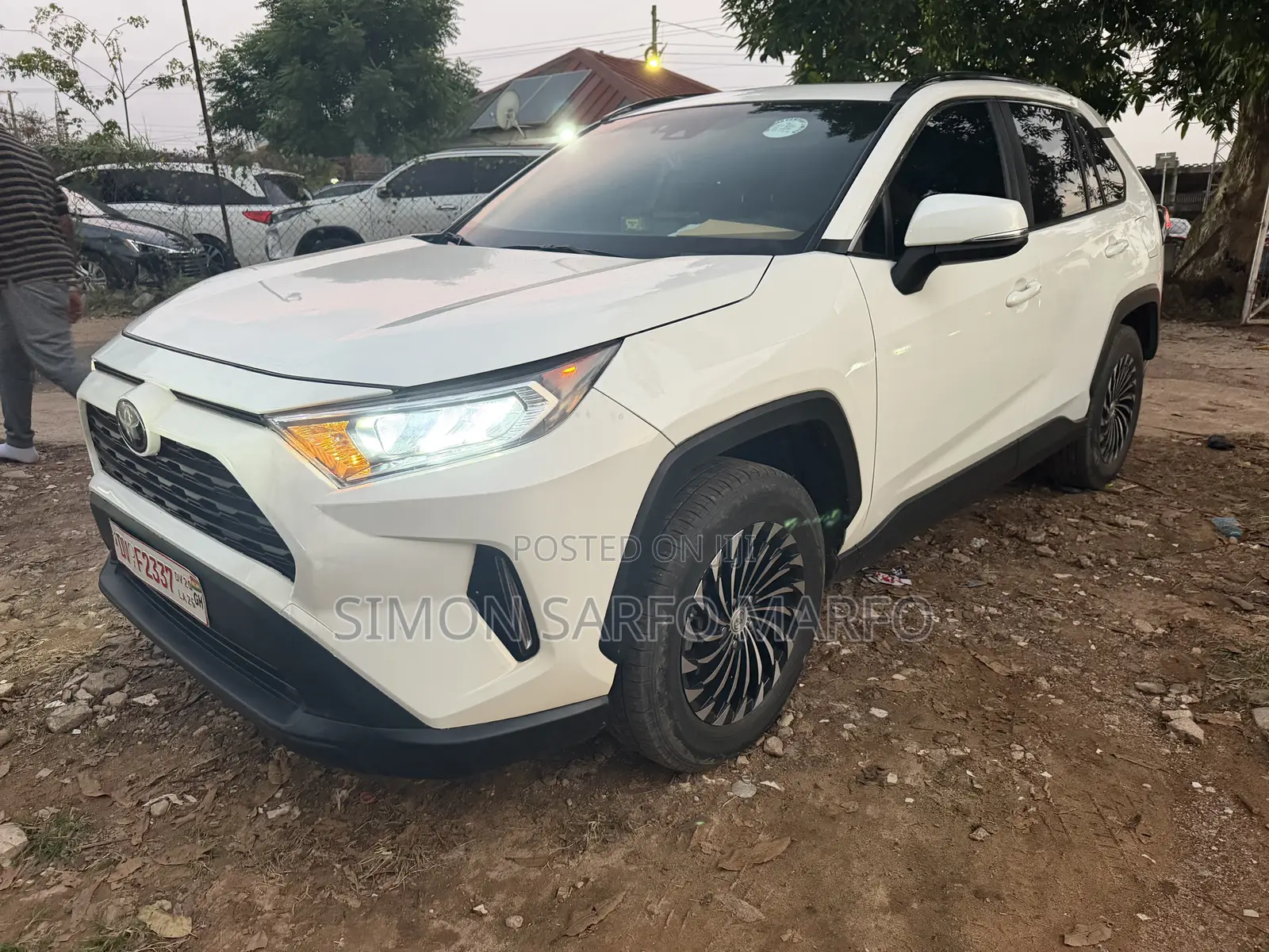 Toyota RAV4 LE 2021 White