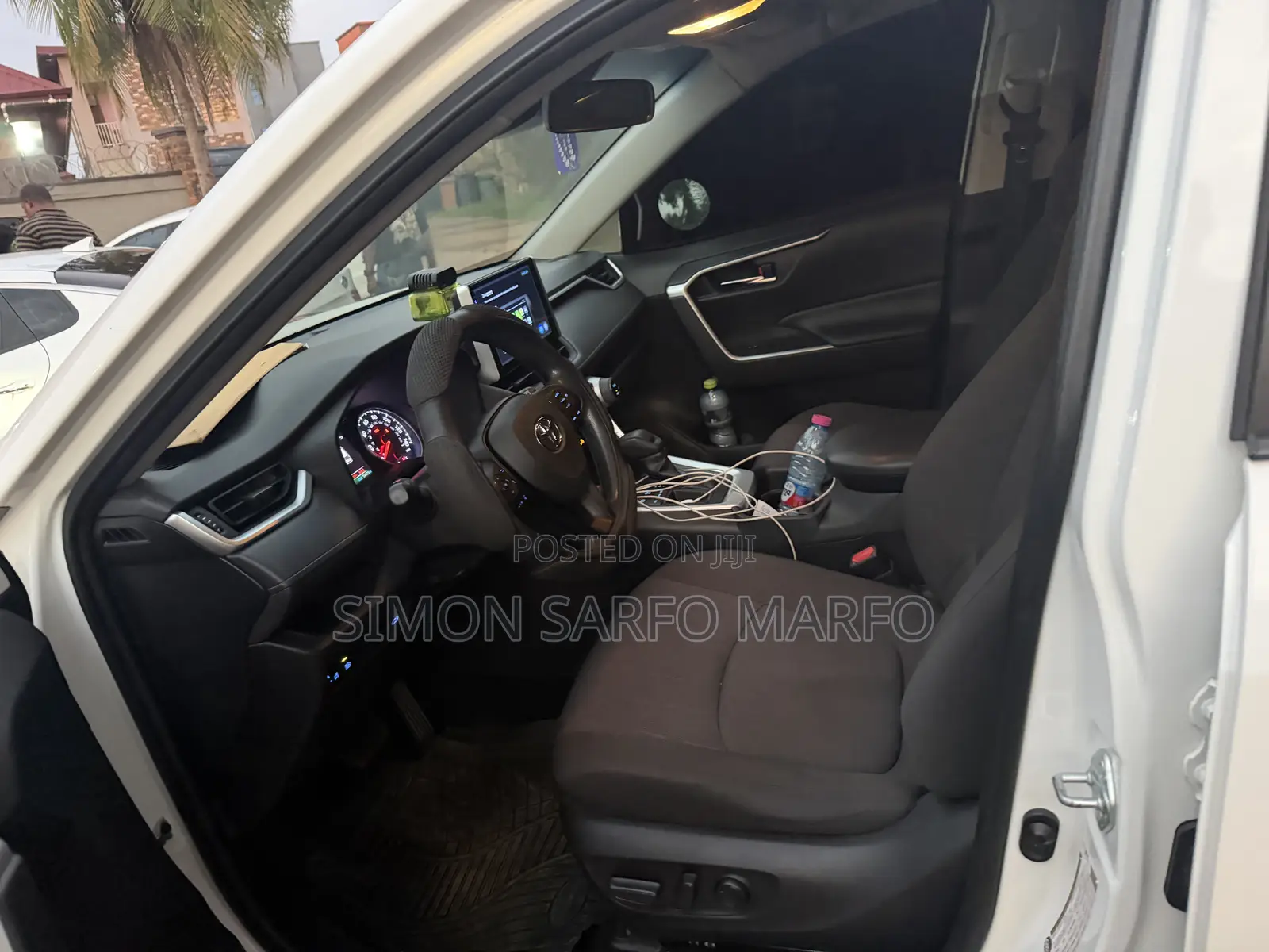 Toyota RAV4 LE 2021 White