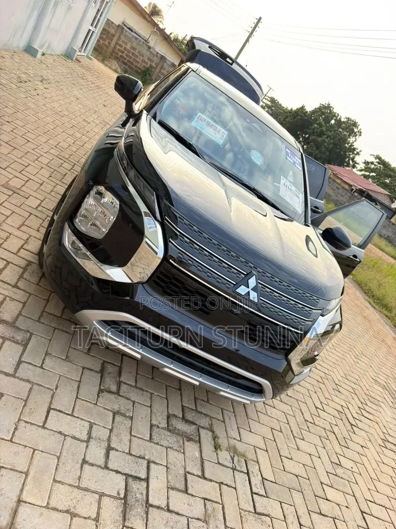 Mitsubishi Outlander SE 2024 Black