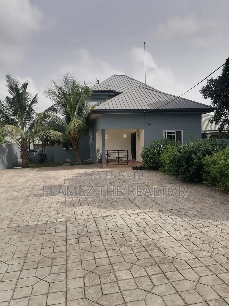 3bdrm House in God Estate Road, Amasaman for sale