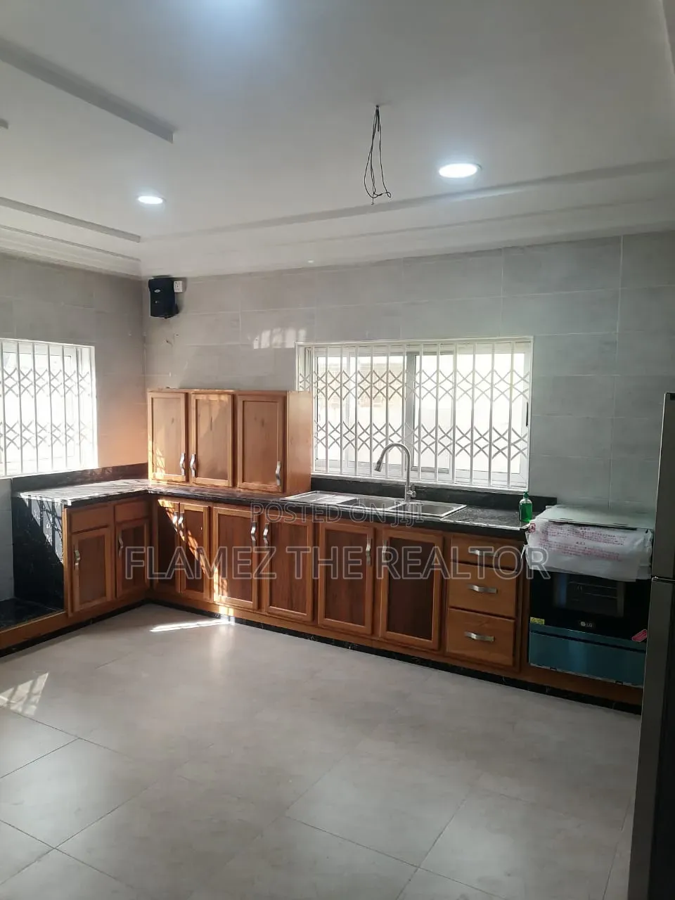 3bdrm House in Reggies Court, Amasaman for sale