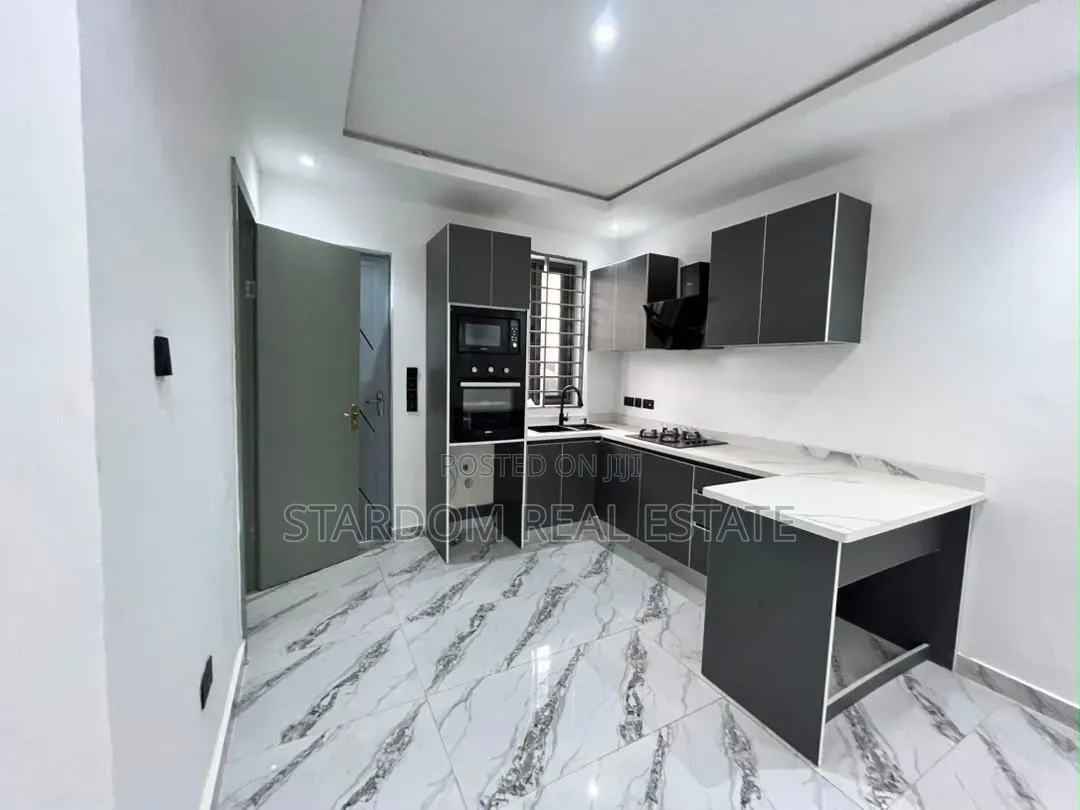 2bdrm Townhouse / Terrace in Ashaley Botwe, Nmai-Dzorn for rent