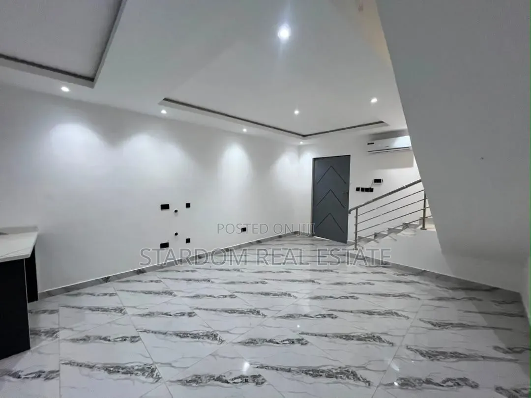 2bdrm Townhouse / Terrace in Ashaley Botwe, Nmai-Dzorn for rent