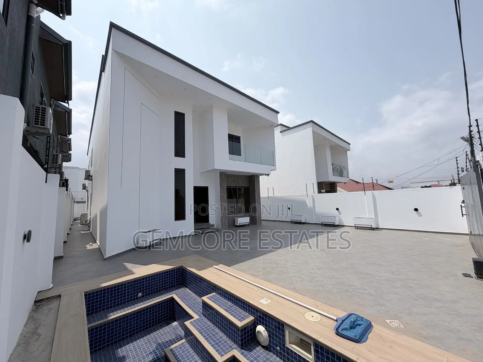 4bdrm House in School Junction, Ashaley Botwe for sale