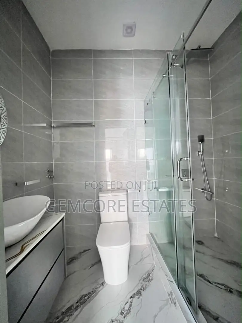 2bdrm Townhouse / Terrace in School Junction, Ashaley Botwe for rent
