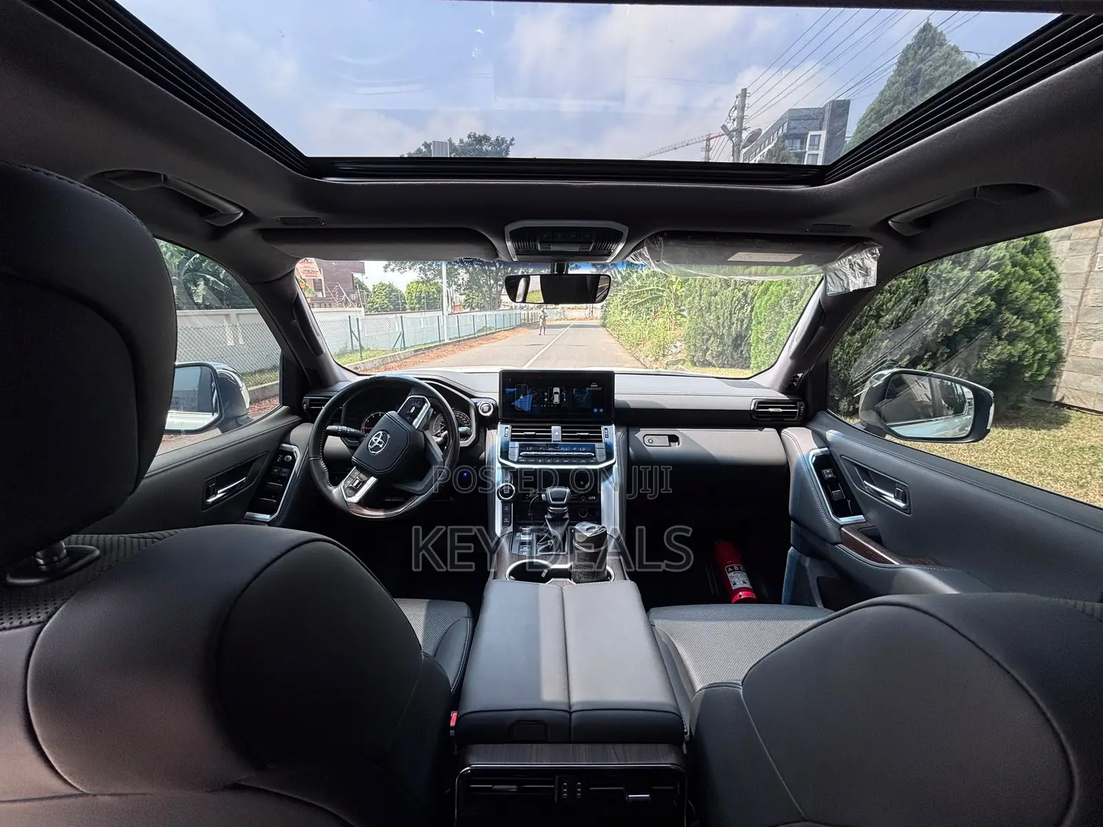Toyota Land Cruiser LC300 2023 White