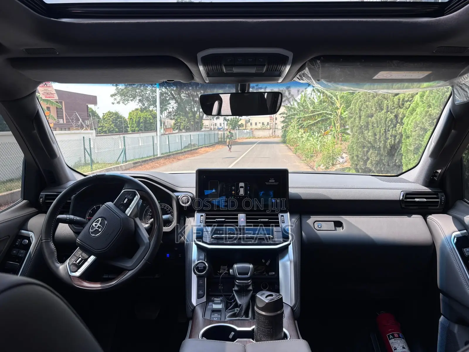 Toyota Land Cruiser LC300 2023 White