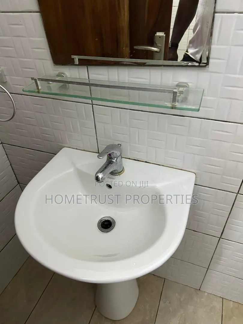 3bdrm Apartment in Ashongman Estate, Police Station for rent