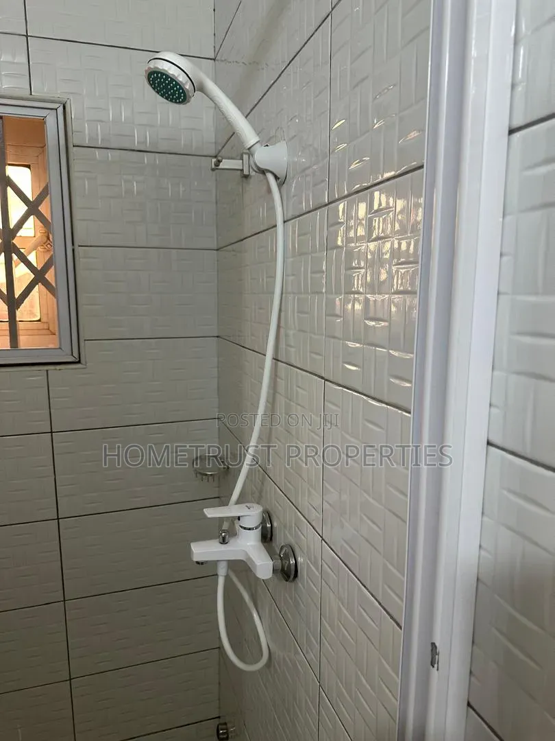 3bdrm Apartment in Ashongman Estate, Police Station for rent