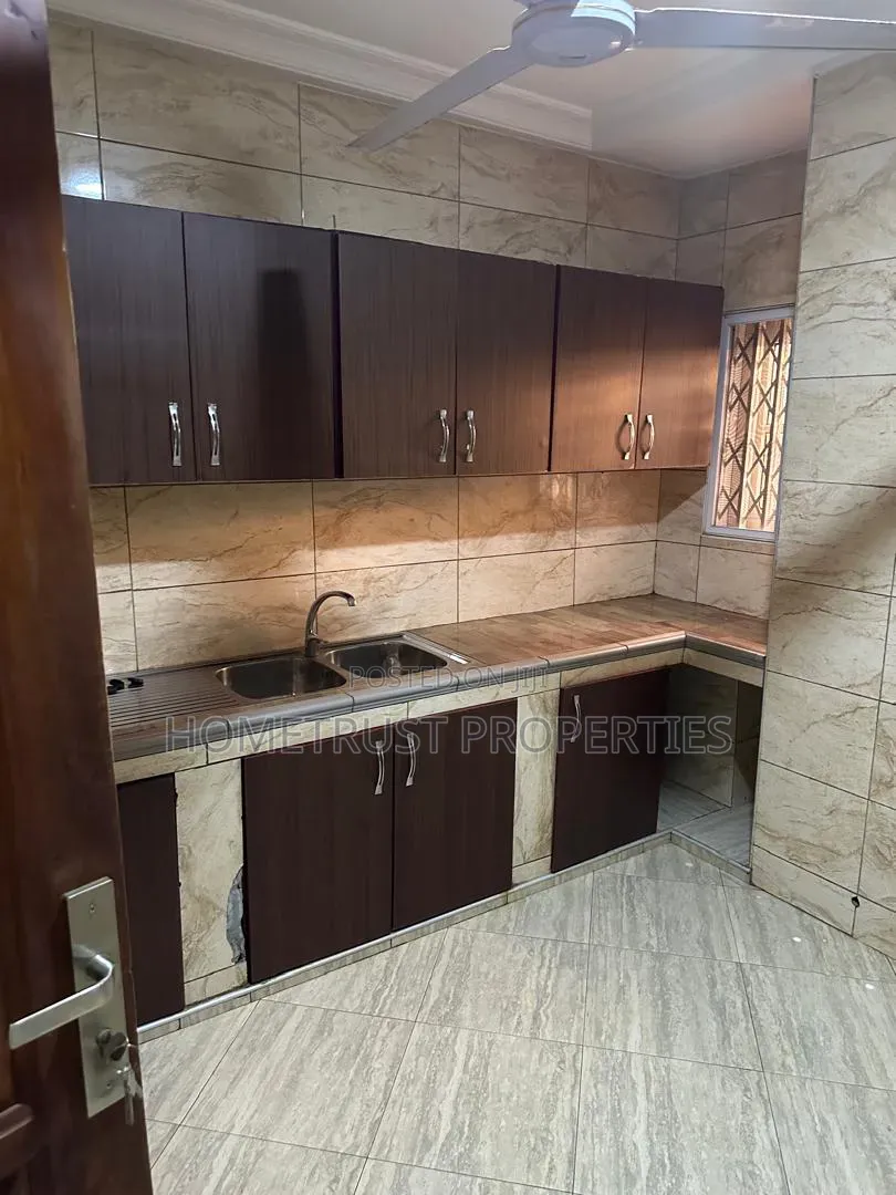 3bdrm Apartment in Ashongman Estate, Police Station for rent
