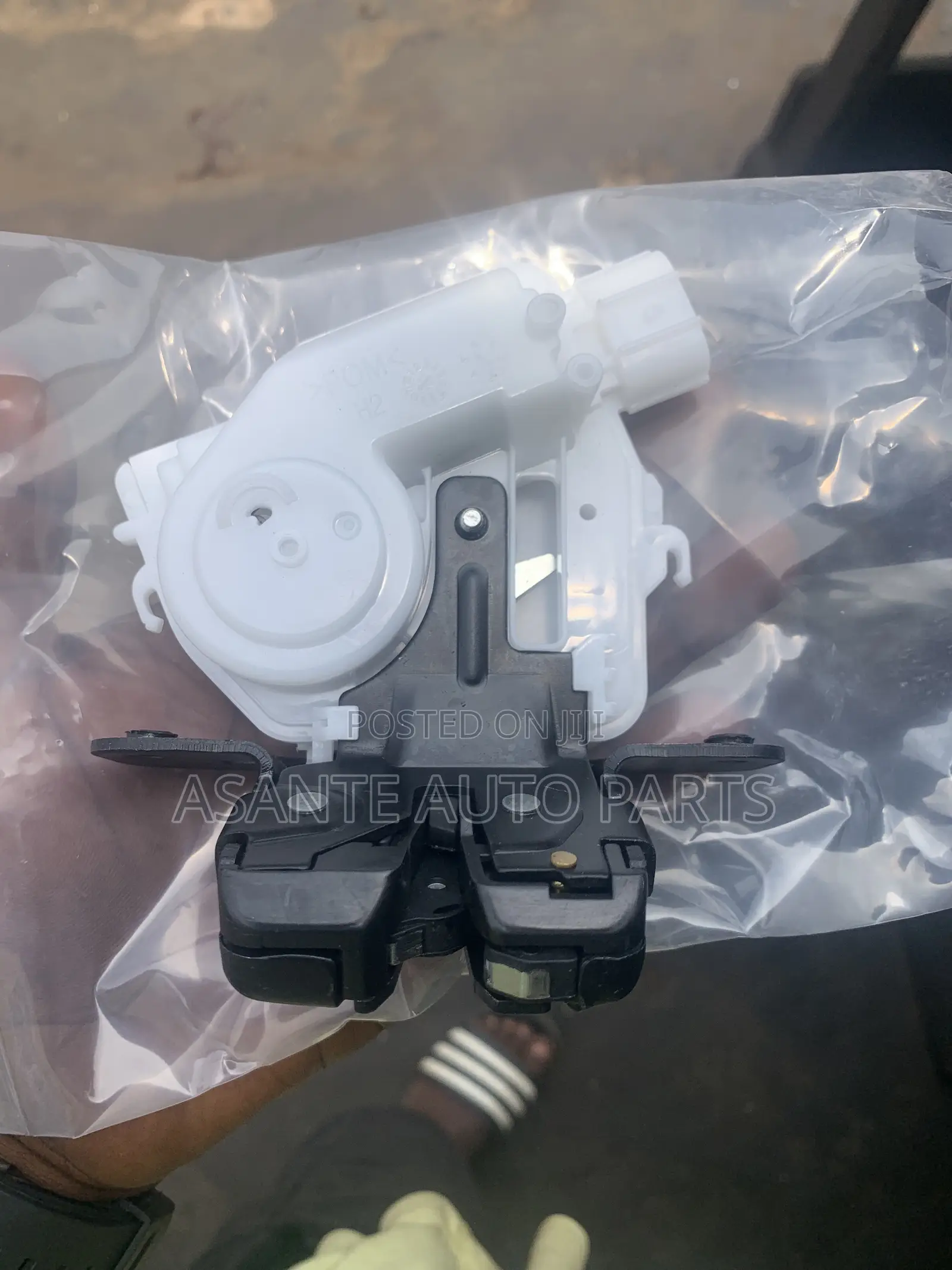 Toyota Vitz Boot Lock 2011-2016