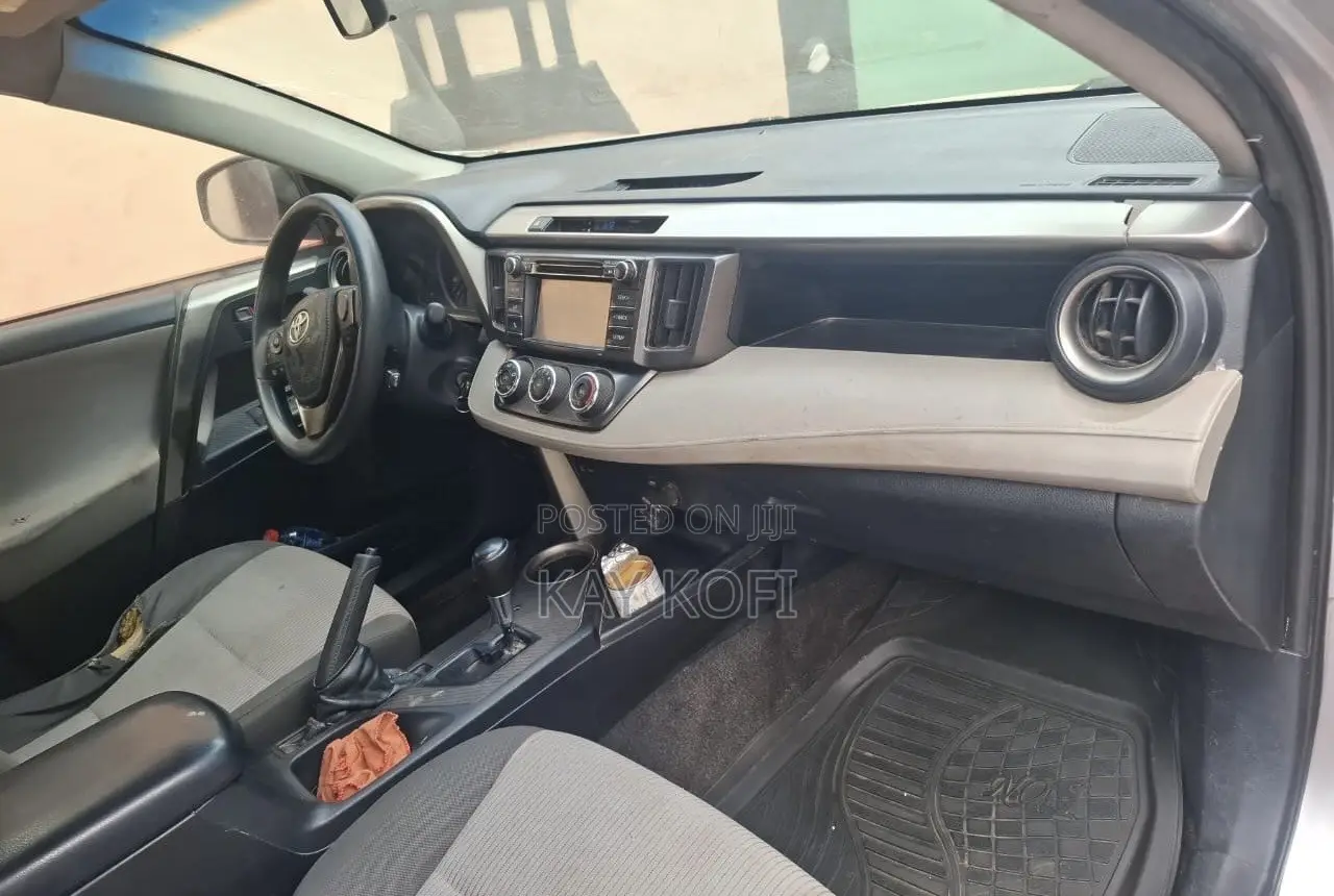 Toyota RAV4 LE 4dr SUV (2.5L 4cyl 6A) 2014 Silver
