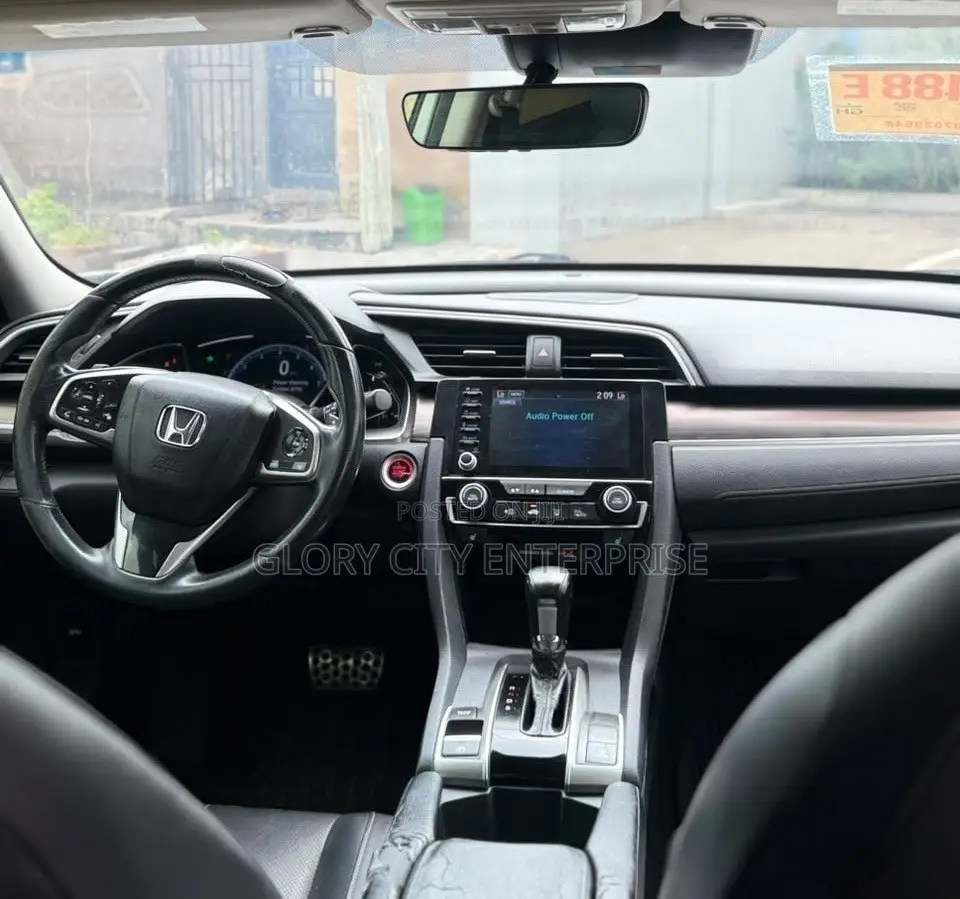 Honda Civic Touring Sedan 2019 White