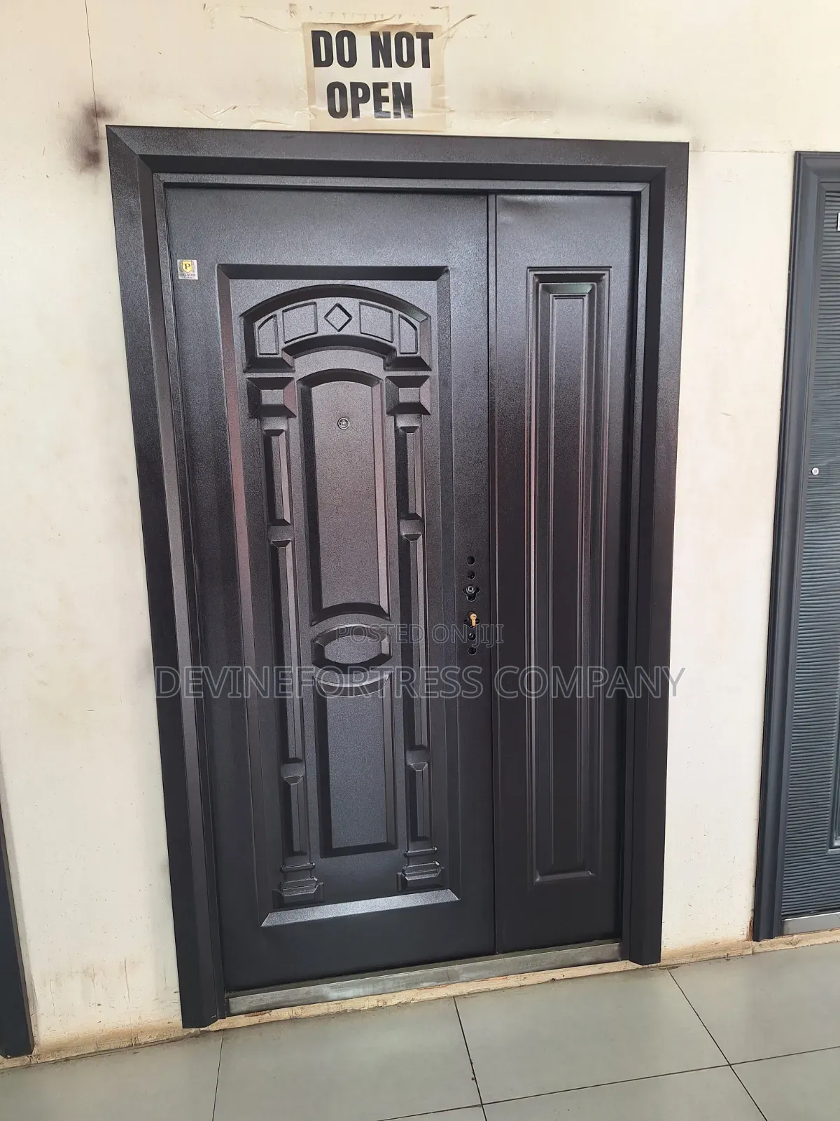 High Quality Black Sed Rough Non Fade One N Half Door