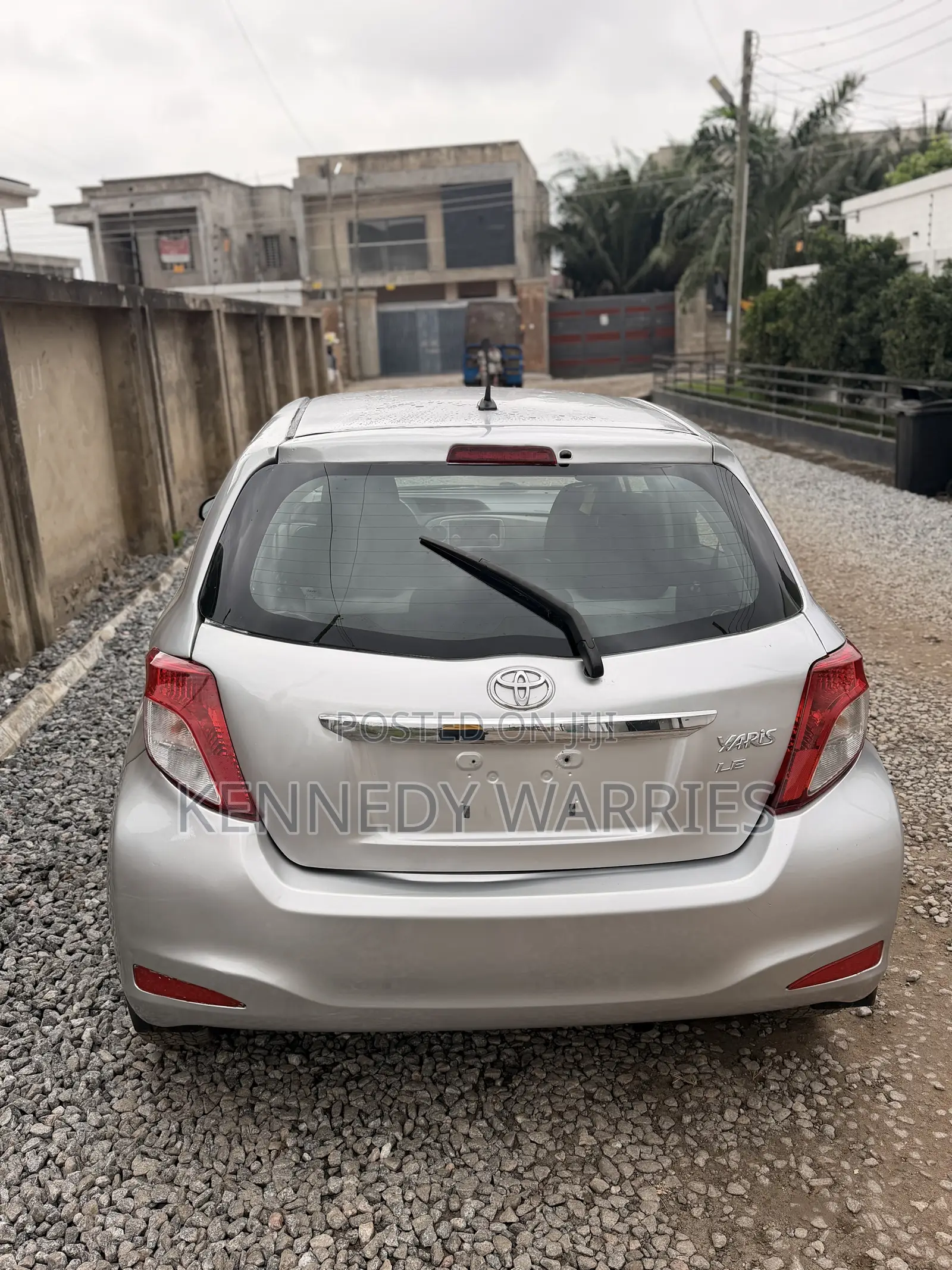 Toyota Yaris LE Hatchback 5dr 2012 Silver