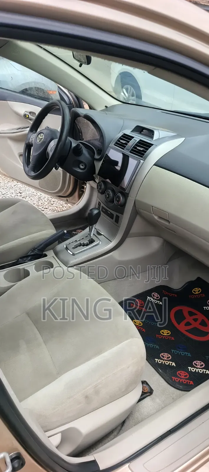 Toyota Corolla 2012 Gold