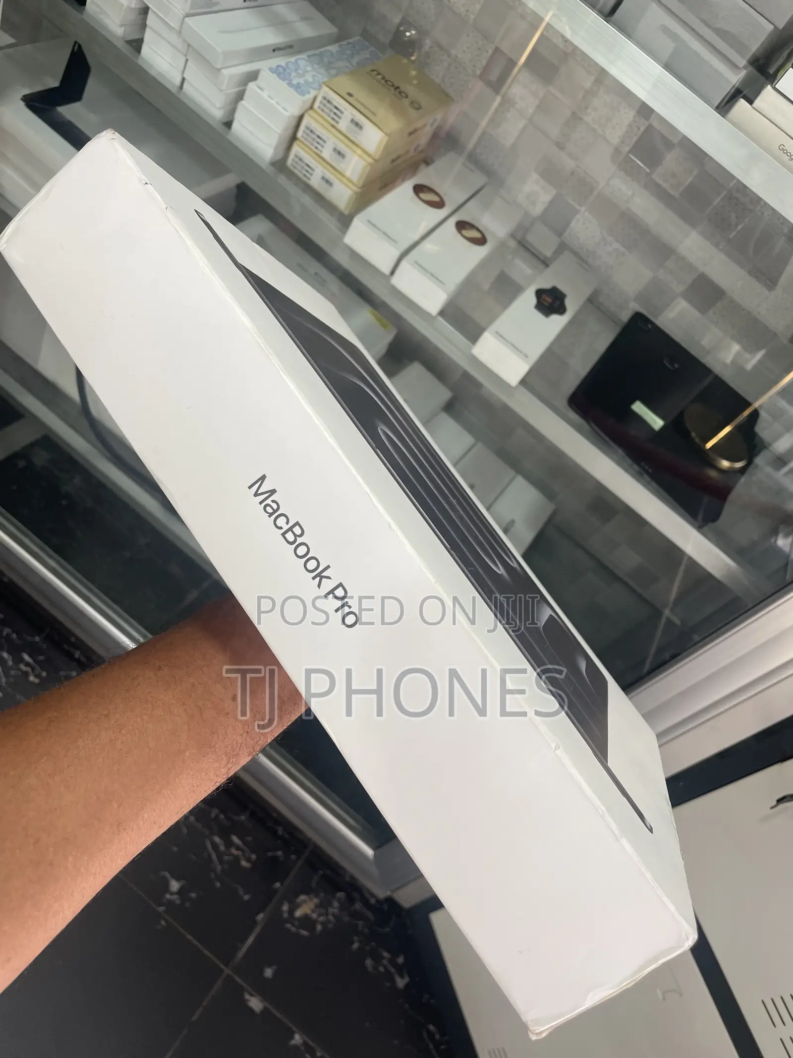 New Laptop Apple MacBook Pro 2025 M5 16GB Apple M5 SSD 1T