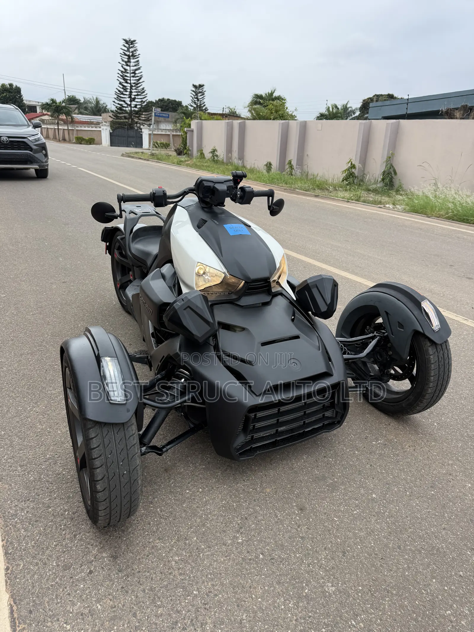 Can-Am 2022 Black