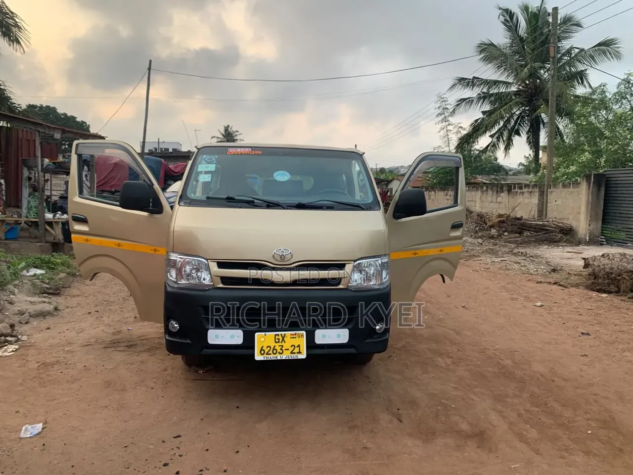 Toyota HiAce 2012