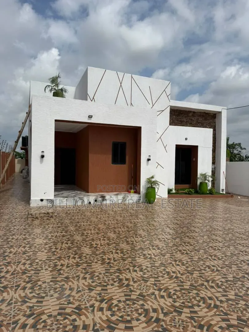 4bdrm Duplex in Santasi Kokoben, Kumasi Metropolitan for sale
