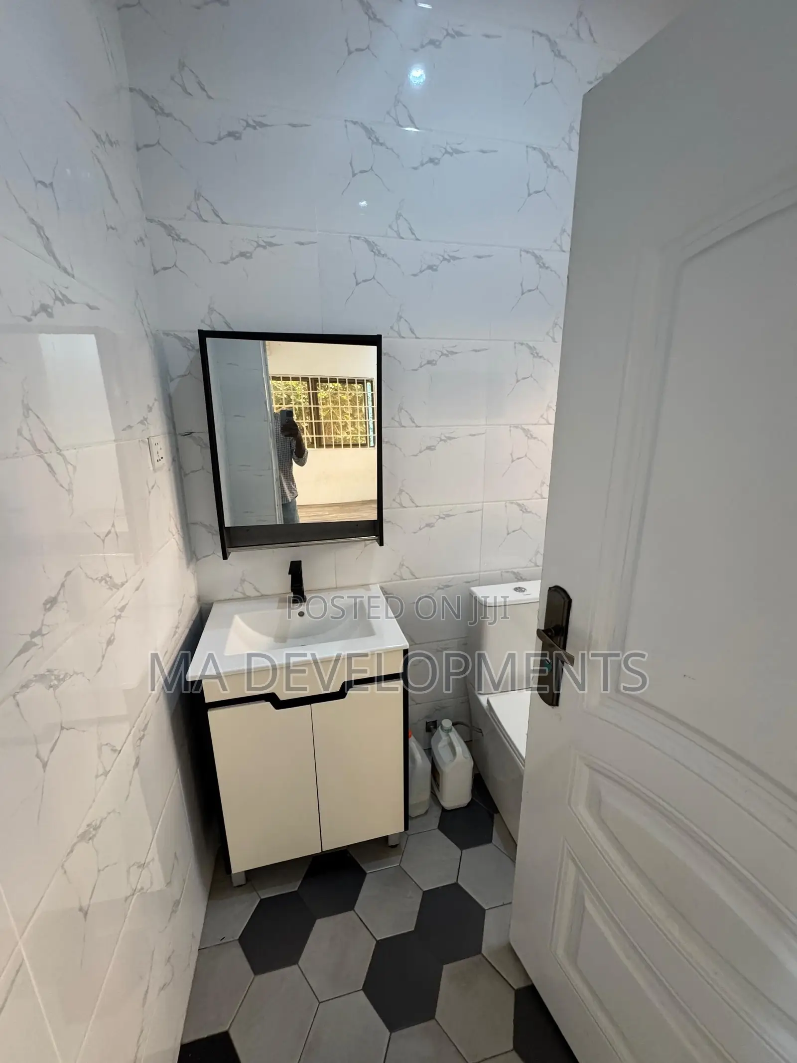 3bdrm Apartment in Madev Realty, Achimota for rent