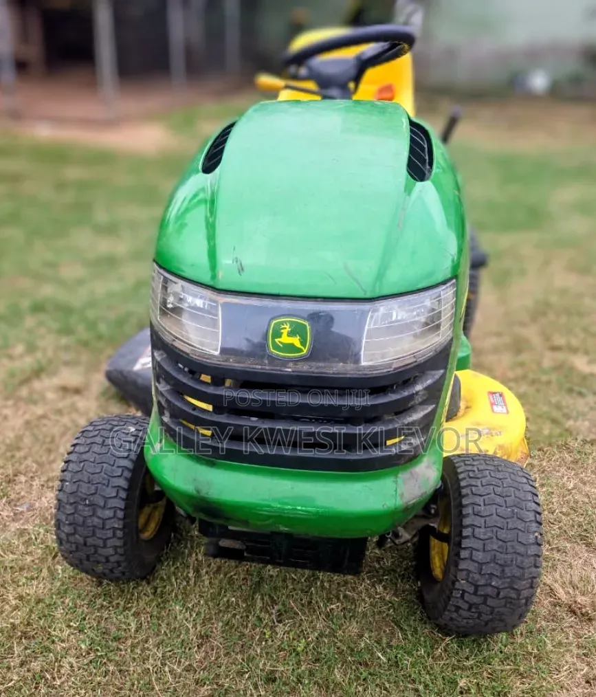 John Deere L100
